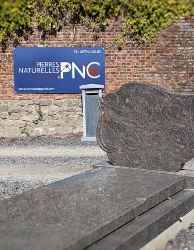 Godeau Ecaussinnes pierres tombales - monuments funeraires granit marbre de stoc show room plein air